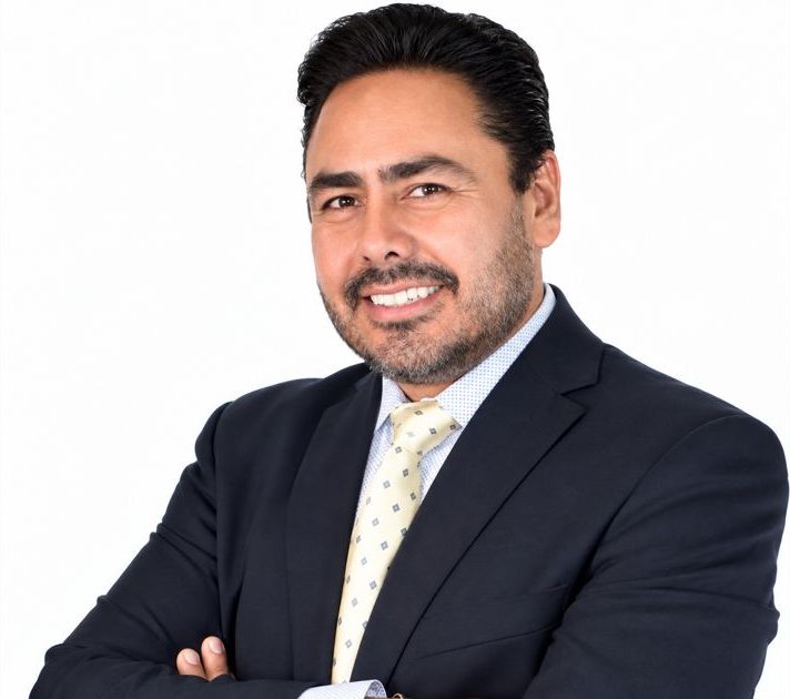 Dr. Jorge Guadalupe Villalobos León, cirujano plástico